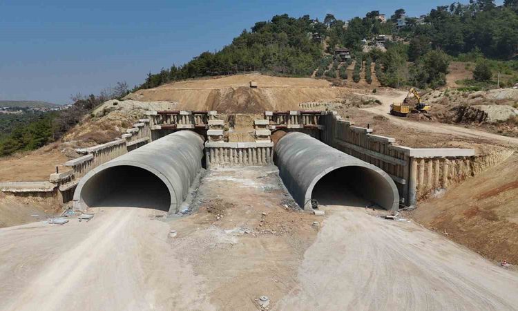 Ayrıntılar Netleşti: Amanos dağları bin 200’ün üzerinde personel ve 223 iş makinesiyle aşılıyor - Son Dakika B