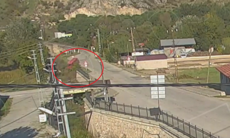 Ayrıntılar Netleşti: Amasya'da dere yatağına uçan servis minibüsündeki 9 kişi yaralandı ve Merak Edilenler