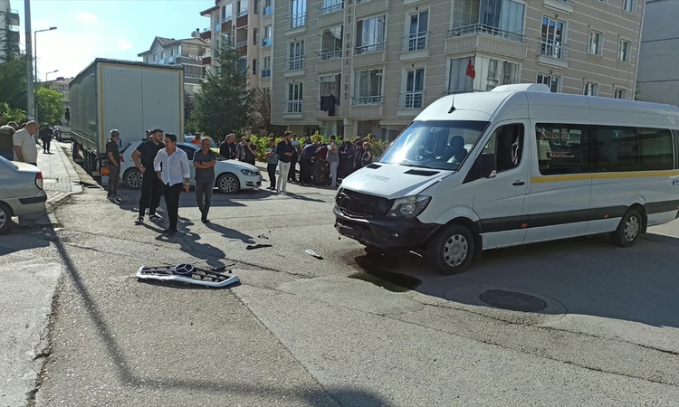 Ayrıntılar Netleşti: Ankara Kahramankazan'da iki aracın çarpıştığı kazada kadın sürücü yaralandı | İşte Tüm Ay