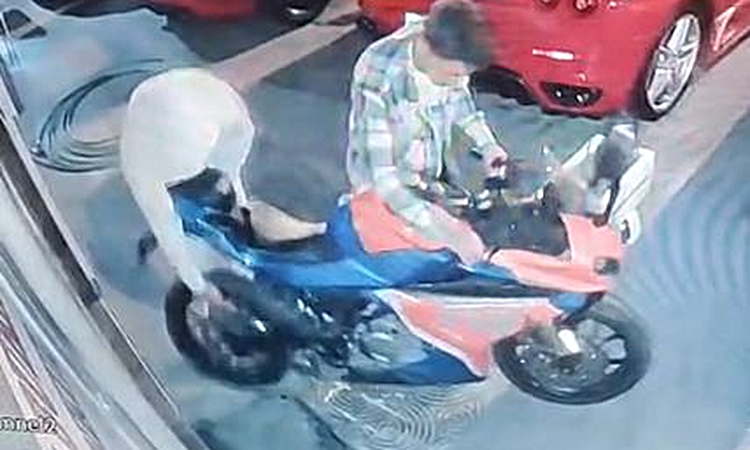 Ayrıntılar Netleşti: Ankara'da motosiklet çalan 2 şüpheli hakkında tutuklama kararı verildi, hırsızlık anları