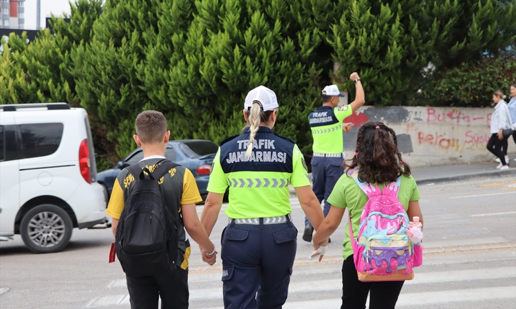 Ayrıntılar Netleşti: Ankara'da okul çevresi denetiminde 19 bin 854 kişi sorgulandı: Gelişmeler Takip Ediliyor