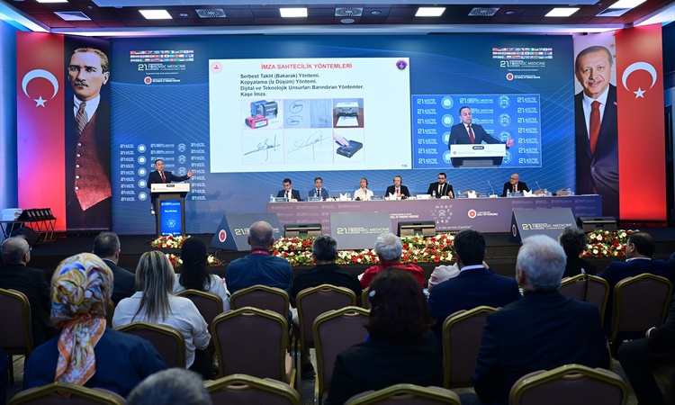 Ayrıntılar Netleşti: Antalya'da 21. Adli Tıp Günleri'nde yapay zeka destekli imza incelemesi anlatıldı - Son D