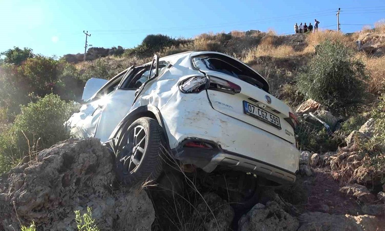 Ayrıntılar Netleşti: Antalya Kepez'de otomobil 30 metrelik uçuruma yuvarlandı, sürücü yaralandı | İşte Tüm Ayr