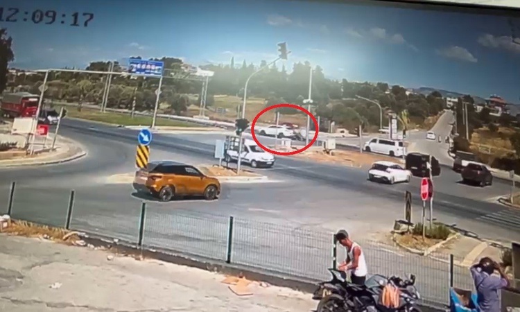 Ayrıntılar Netleşti: Antalya Manavgat'ta kırmızı ışık ihlali kazaya neden oldu, 2 kişi yaralandı