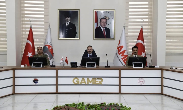 Ayrıntılar Netleşti: Ardahan'da güvenlik ve asayiş toplantısı Vali Yamlı başkanlığında yapıldı