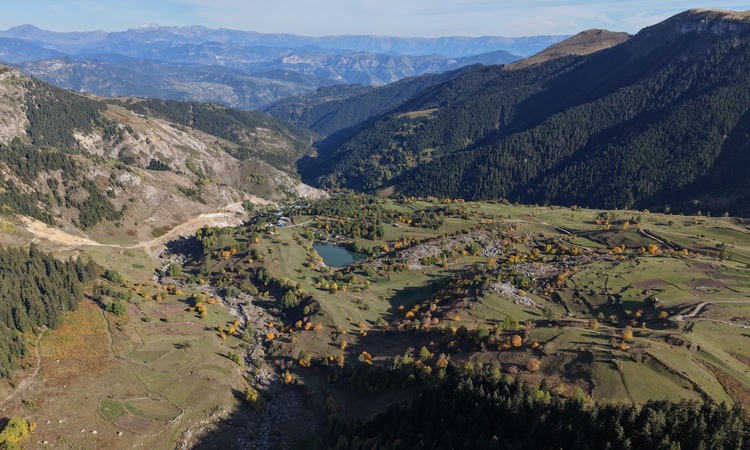 Ayrıntılar Netleşti: Artvin'in Cittaslow ilçesi Şavşat'ta sonbahar, Maden köyünü renk cümbüşüne bürüdü | İşte