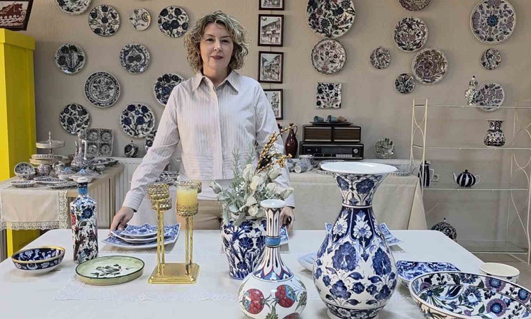 Ayrıntılar Netleşti: Arzu Kıvanç, İtalya Faenza'da Kütahya çinisini ilk kez Türk sanatçı olarak tanıttı | İşte