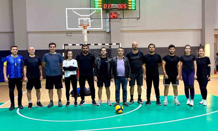 Ayrıntılar Netleşti: Aydın Koçarlı'da voleybolda İlçe Milli Eğitim Müdürlüğü takımı şampiyon oldu ve Merak Edi