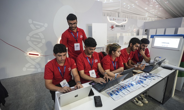 Ayrıntılar Netleşti: Azerbaycanlı UNECode ekibi TEKNOFEST'te beyin tümörü için yapay zeka geliştirdi: Gelişmel