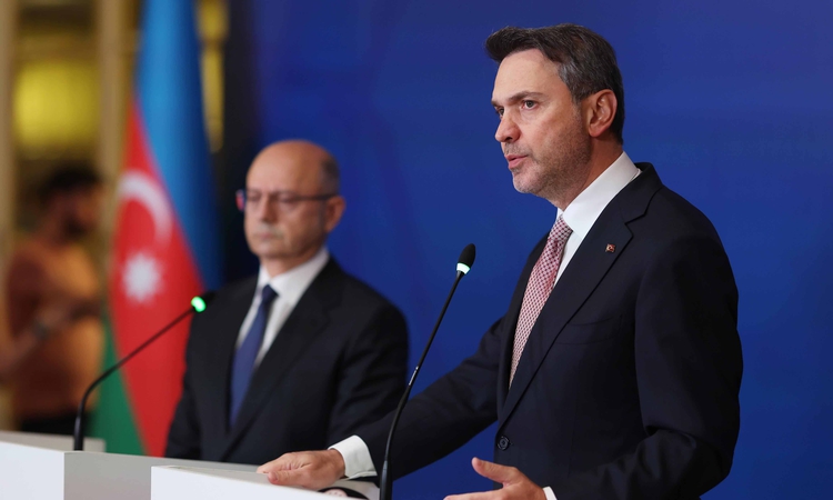 Ayrıntılar Netleşti: Bakan Bayraktar: Türkiye ve Azerbaycan üç önemli hatla dünyaya yeni şeyler öneriyor / Vid