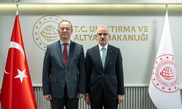Ayrıntılar Netleşti: Bakan Uraloğlu, Kırgızistan Büyükelçisi Kazakbaev ile ulaştırma işbirliğini görüştü - Son