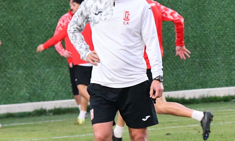 Ayrıntılar Netleşti: Balıkesirspor, Eskişehirspor'a 7-1 yenilgi sonrası Polat Çetin'le yollarını ayırdı