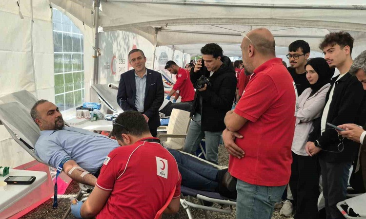 Ayrıntılar Netleşti: Bartın Üniversitesi'nde 1453 ünite hedefiyle kan bağışı kampanyası resmen start aldı: Gel
