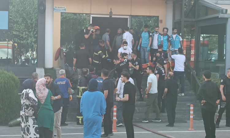 Ayrıntılar Netleşti: BATMAN'da Spor Salonunda Yangın: 10 Yaralı - Son Dakika Bilgileri