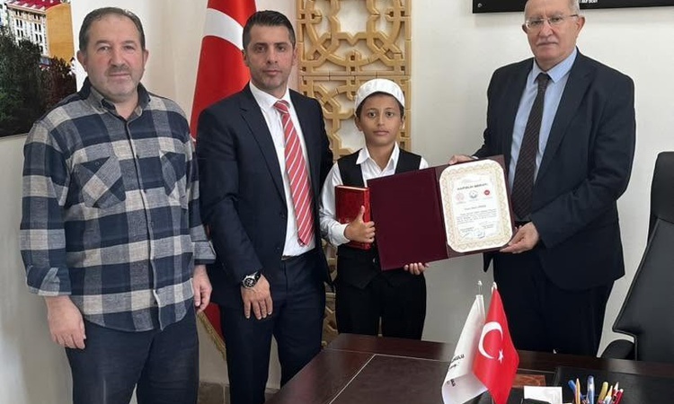 Ayrıntılar Netleşti: Bayburt'ta hafızlık programının 154'üncü hafızı Mahir Gümüş oldu ve Merak Edilenler