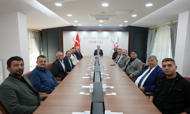 Ayrıntılar Netleşti: BBP Genel Başkanı Destici, 12 İmamlar Alevi-Bektaşi Derneği heyetini kabul etti ve Merak