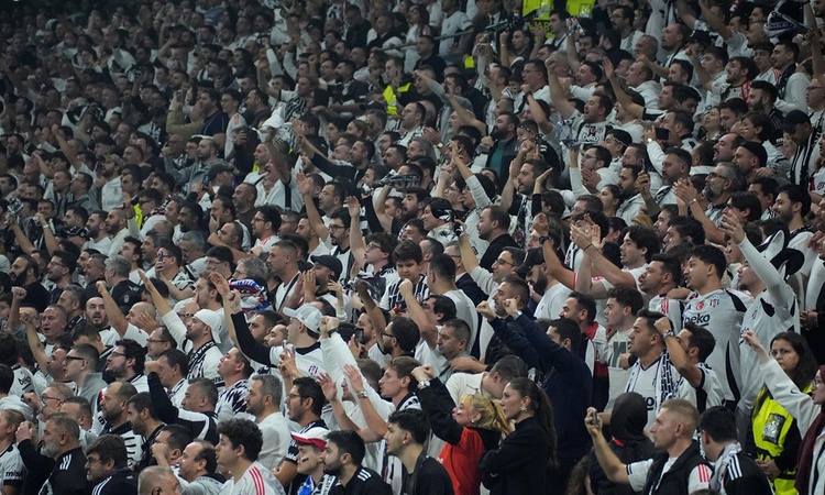 Ayrıntılar Netleşti: Beşiktaş'a kötü haber! Ümit Akdağ'ın eli kırıldı ve Merak Edilenler