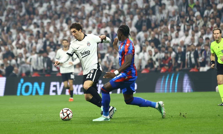 Ayrıntılar Netleşti: Beşiktaş'ta Miretti, 39. dakikada omzundan sakatlanıp yerini Salih Özcan'a bıraktı ve Mer