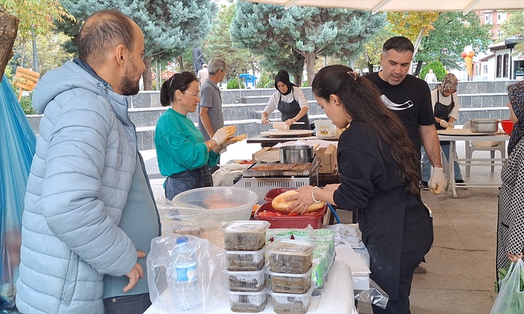 Ayrıntılar Netleşti: Beypazarı'ndaki okullarda Gazze yararına kermes açıldı, gelir Gazze'ye gönderilecek - Son