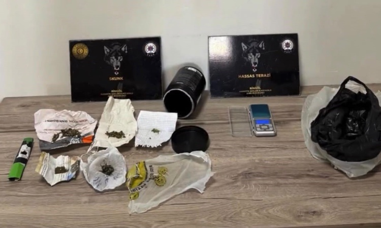 Ayrıntılar Netleşti: Bingöl'de uyuşturucu ticareti suçundan yakalanan 1 kişi mahkemece hakkında tutuklama kara