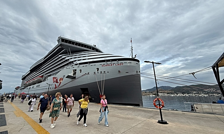 Ayrıntılar Netleşti: Bodrum'a "Scarlet Lady" kruvaziyeriyle 2 bin 560 turist geldi - Son Dakika Bilgileri
