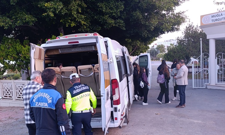 Ayrıntılar Netleşti: Bodrum'da okul servisleri Kuşcu'nun katılımıyla eş zamanlı denetlendi - Son Dakika Bilgil
