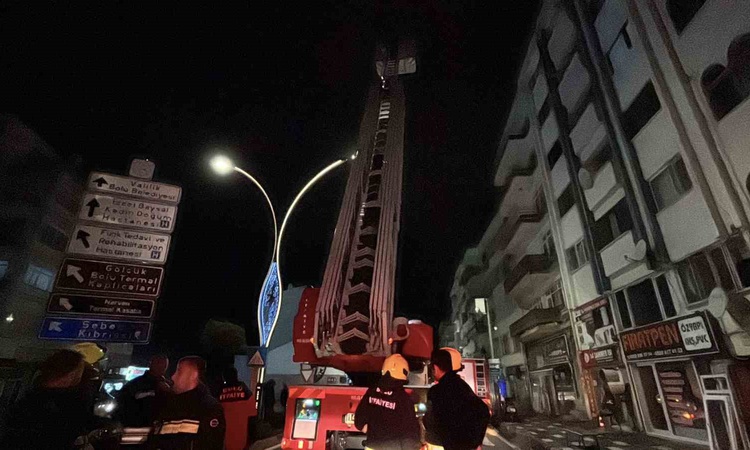 Ayrıntılar Netleşti: Bolu'da 6 katlı apartmanın çatısı için yapılan yangın ihbarı asılsız çıktı ve Merak Edile