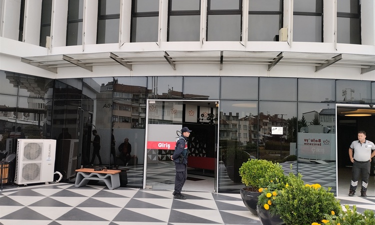 Ayrıntılar Netleşti: Bolu Belediyesi operasyonunda Başkan Yardımcısı Özdemir dahil 4 kişi yakalanarak gözaltın