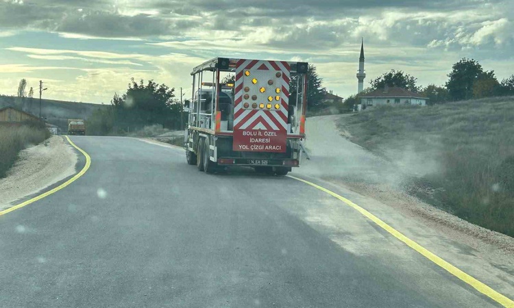 Ayrıntılar Netleşti: Bolu İl Özel İdaresi, köy yollarında bakım ve çizgi çalışmalarını sürdürüyor: Gelişmeler
