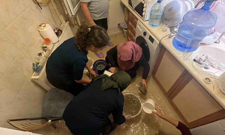 Ayrıntılar Netleşti: Bolu'da sağanakta su basan 6 daireye AFAD, itfaiye ve polis müdahale etti ve Merak Edilen