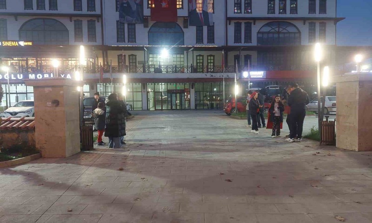 Ayrıntılar Netleşti: Boyabat'ta 29 Ekim Cumhuriyet Bayramı fener alayı hava nedeniyle iptal edildi: Gelişmeler
