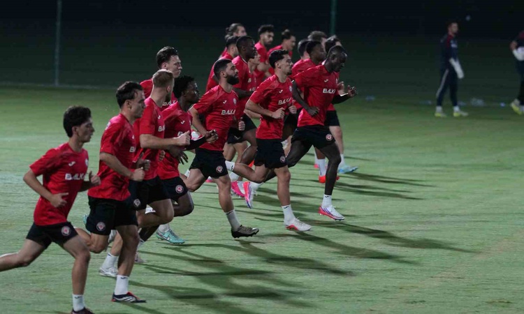 Ayrıntılar Netleşti: Burak Yılmaz, Çorum FK'nın Antalya kampında ilk antrenmanına çıktı ve Merak Edilenler