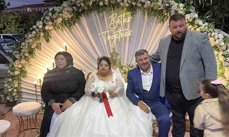 Ayrıntılar Netleşti: Burdur'da down sendromlu genç kıza temsili düğün düzenlendi, polis eskortluk yaptı: Geliş