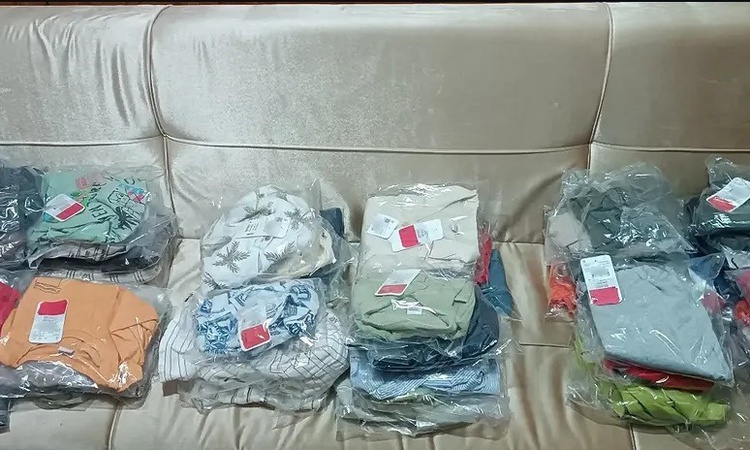 Ayrıntılar Netleşti: Burhaniye Pelitköy'de çocuklara 60 parça kıyafet yardımı ulaştırıldı ve Merak Edilenler