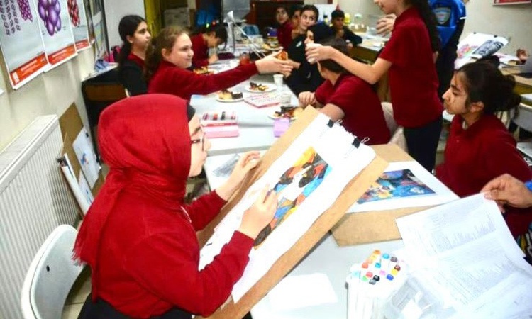 Ayrıntılar Netleşti: Bursa'da 40 saatlik resim kursunu bitiren 20 öğrenciye sertifikaları verildi ve Merak Edi