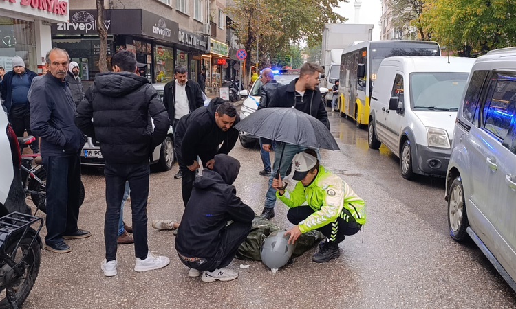 Ayrıntılar Netleşti: Bursa İnegöl'de iki elektrikli bisiklet çarpıştı, 17 yaşındaki sürücü yaralandı ve Merak