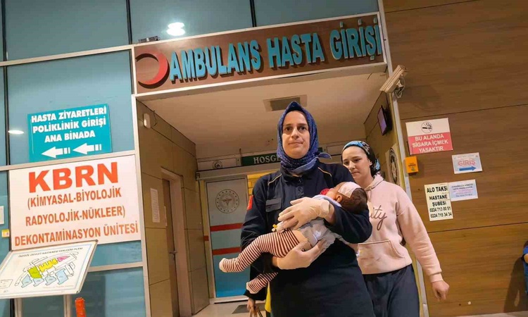 Ayrıntılar Netleşti: Bursa İnegöl'de kanepeden düşen 2 aylık bebekte kafatası kırığı, beyin kanaması var: Geli