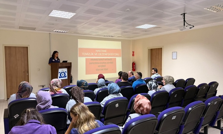 Ayrıntılar Netleşti: Bursa Orhaneli'de hemşire Seda Tedik, personele enfeksiyon kontrol eğitimi verdi