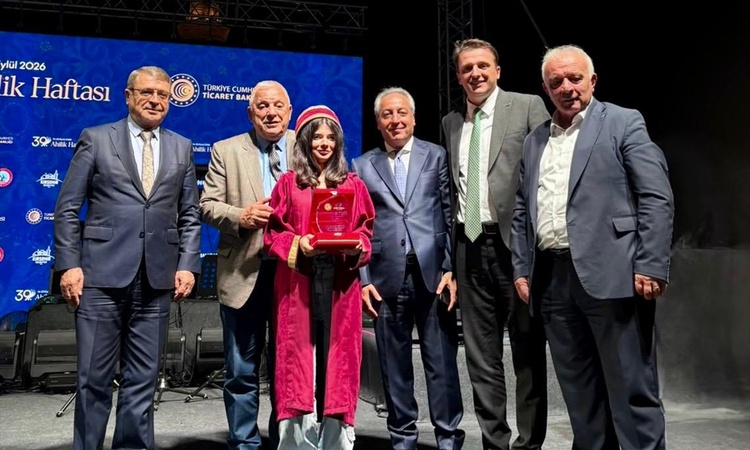 Ayrıntılar Netleşti: Bursa'yı temsilen katılan aşçı çırağı Melek Abraş, Kırşehir'de yılın çırağı seçildi