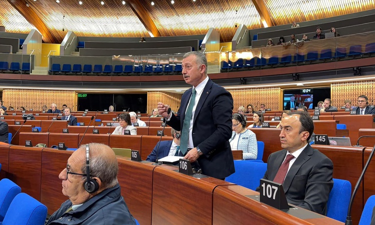 Ayrıntılar Netleşti: Büyükakın, Avrupa Konseyi’nin çifte standardını gözler önüne serdi; “Bağımsız Türk yargıs