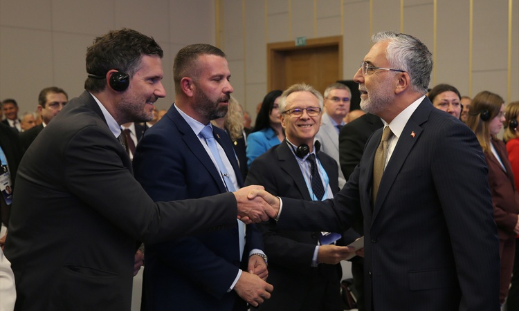 Ayrıntılar Netleşti: Çalışma ve Sosyal Güvenlik Bakanı Işıkhan, Antalya'da konuştu: | İşte Tüm Ayrıntılar