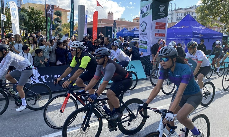 Ayrıntılar Netleşti: Çanakkale Gran Fondo'da 13 ülkeden 924 sporcu 2 parkurda pedal çevirmeye resmen start ald