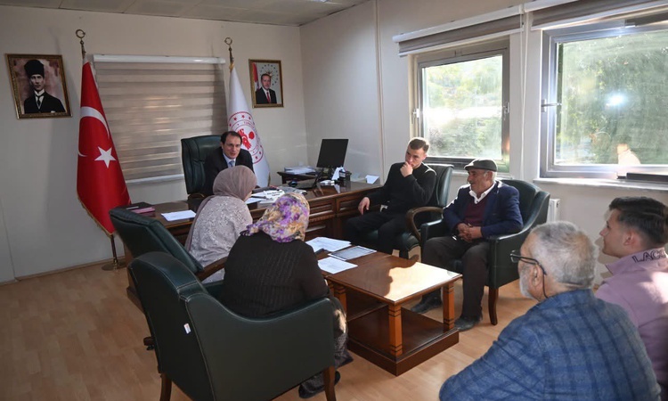Ayrıntılar Netleşti: Çay Kaymakamı Türker, Halk Günü'nde vatandaşların sorunlarını dinledi: Gelişmeler Takip E
