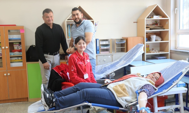 Ayrıntılar Netleşti: Çivril'de İsmail Özcan İlkokulu velileri bir günde 100 ünite kan bağışladı: Gelişmeler Ta