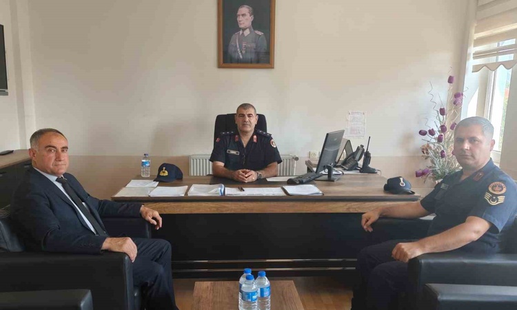 Ayrıntılar Netleşti: Çivril'de jandarma, taşıma şoförleriyle öğrenci güvenliği toplantısı yaptı - Son Dakika B