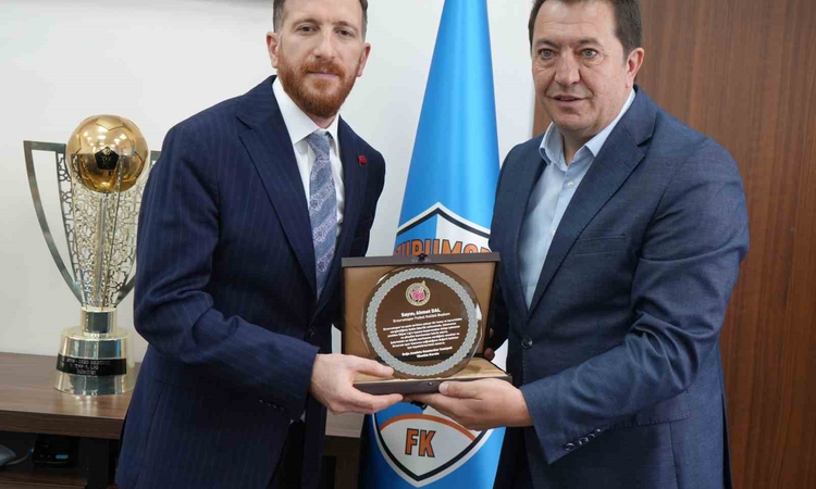 Ayrıntılar Netleşti: DAGC heyeti, Erzurumspor Başkanı Ahmet Dal'a Süper Lig'e çıkarma plaketi takdim etti