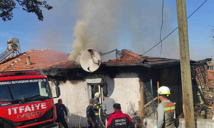 Ayrıntılar Netleşti: Denizli Pamukkale'de müstakil ev yangını, evi kullanılamaz hale getirdi - Son Dakika Bilg