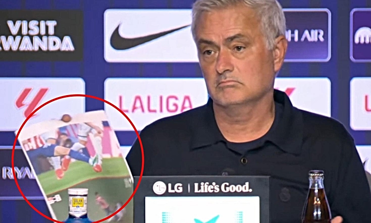 Ayrıntılar Netleşti: Derbiyi kaybeden Mourinho çıldırdı! Basın toplantısına elinde fotoğraflarla geldi ve Mera