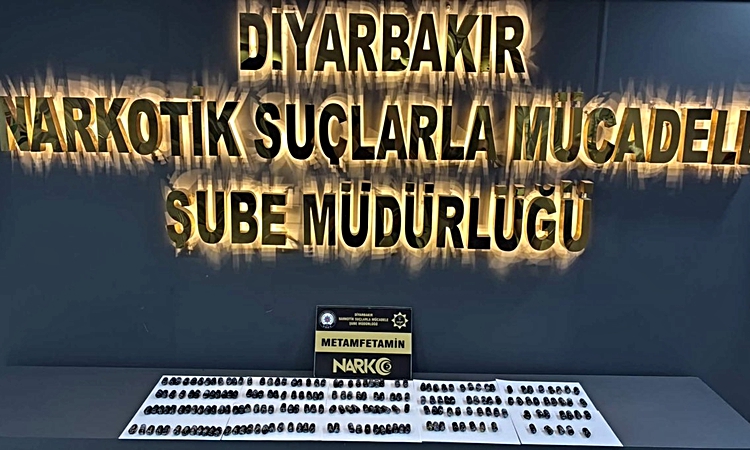 Ayrıntılar Netleşti: Diyarbakır'da midelerinde 1420 gram metamfetamin bulunan 2 yabancı uyruklu hakkında tutuk