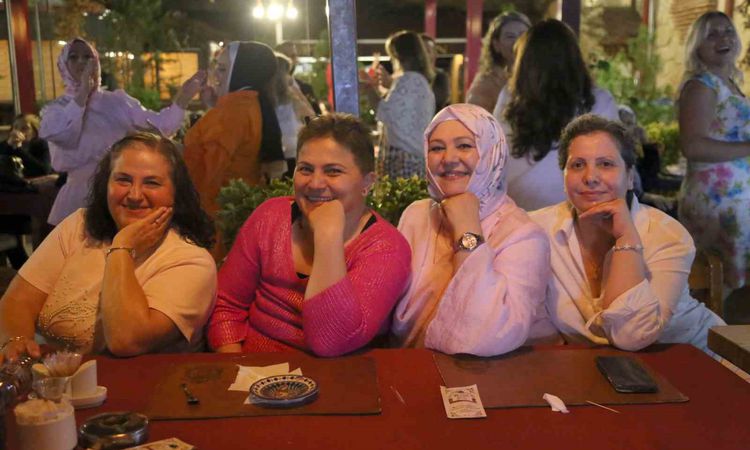 Ayrıntılar Netleşti: Dört Arkadaş Meme Kanserini Birlikte Yendi ve Merak Edilenler